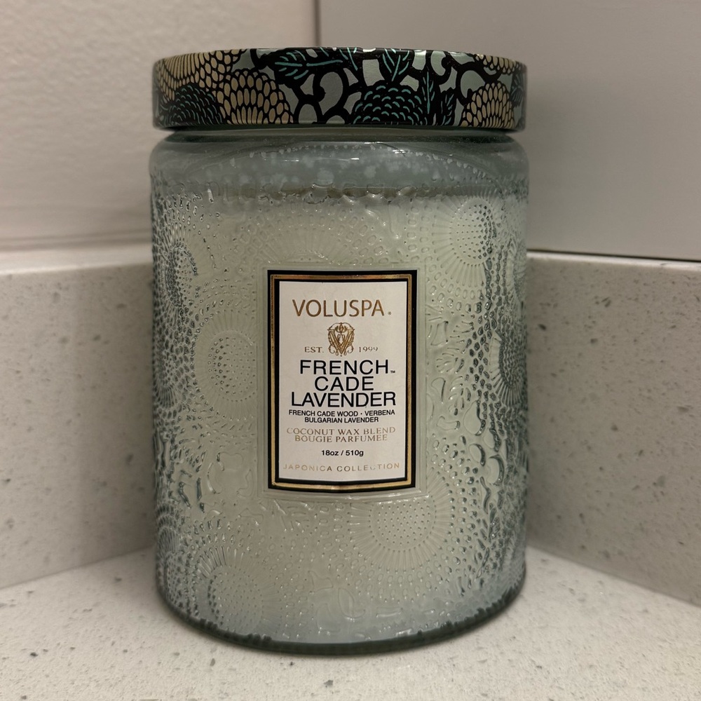 VOLUSPA French Cade and Lavender Large Glass Jar Candle